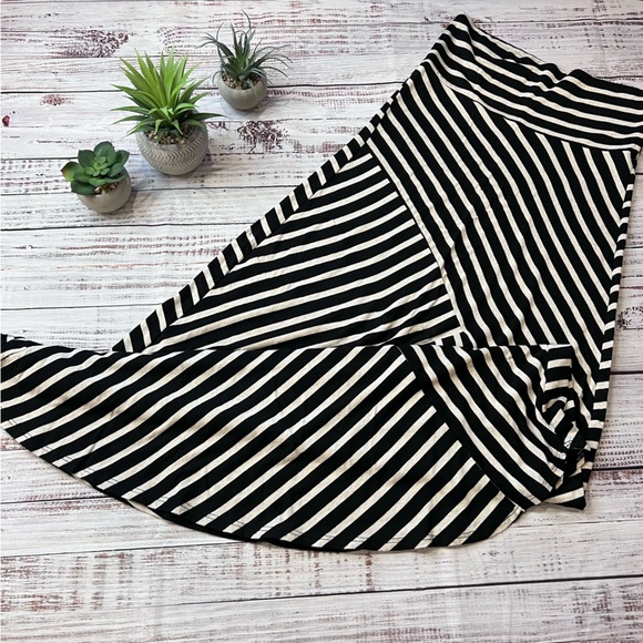 Striped Maxi Skirt - Picture 5 of 7